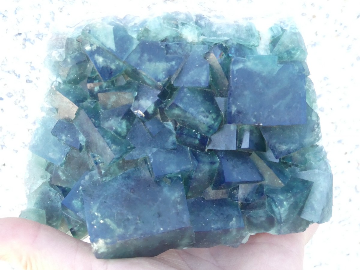 Pierre Fluorite brute Madagascar, pierre brute bleu lithothérapie