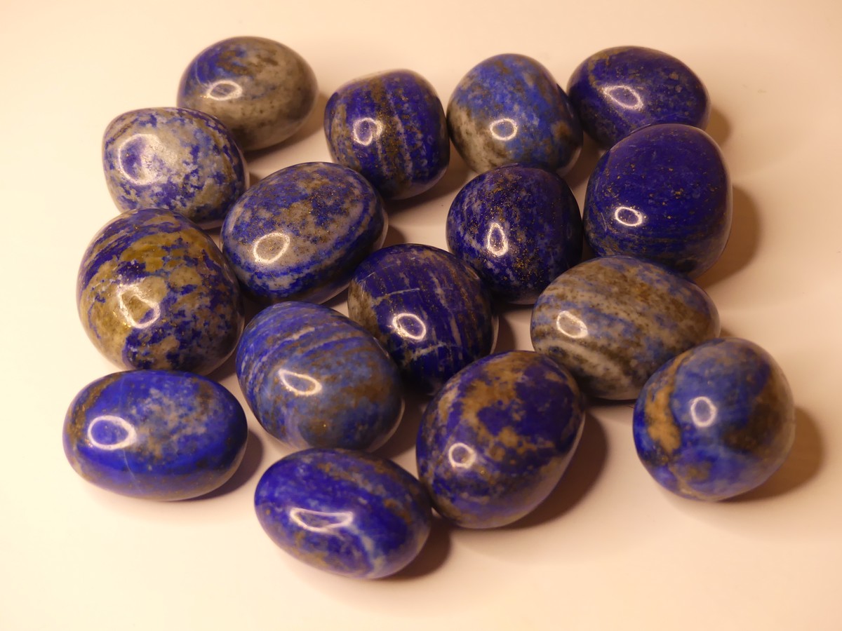 Pierre roulée de Lapis Lazuli, galets polis, lithothérapie | Boutique suisse de pierres & minéraux du monde