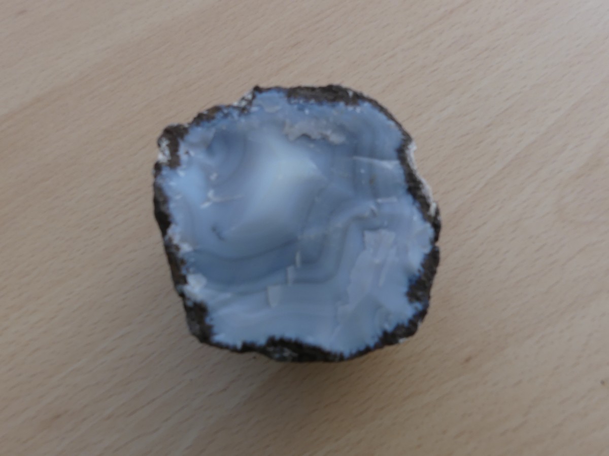 Géode d'Agathe de Madagascar | Boutique suisse de minéraux du monde & lithothérapie