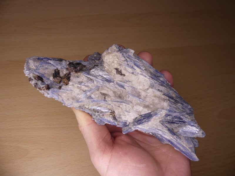 Pierre Disthène brute du Brésil, pierre brut violet, blanc, semi précieuse