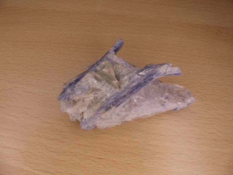 Pierre Disthène brute du Brésil, pierre brut violet, blanc, semi précieuse