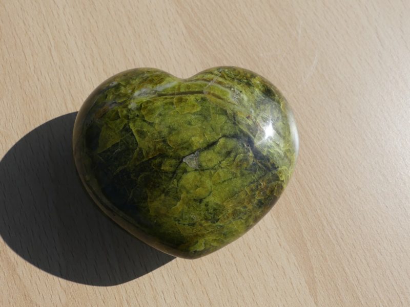 Cœur de pierre Opale verte de Madagascar - Pierre lithothérapie