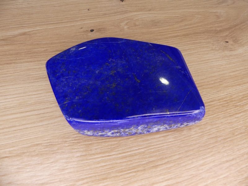 Découvrez notre magnifique sélection de Lapis Lazuli et ses bienfaits en lithothérapie. Boutique Suisse. Livraison rapide. Commande en ligne.