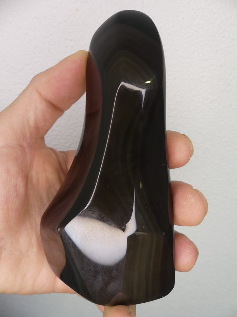 Découvrez notre magnifique sélection d'obsidienne et ses bienfaits en lithothérapie. Boutique Suisse. Livraison rapide. Commande en ligne.