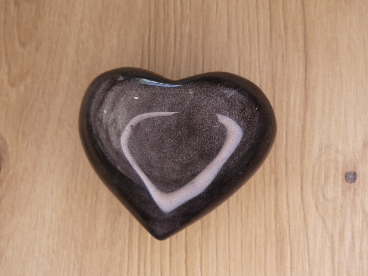 Cœur polis en Obsidienne argentée du Mexique| Boutique suisse Lithothérapie & minéraux du monde