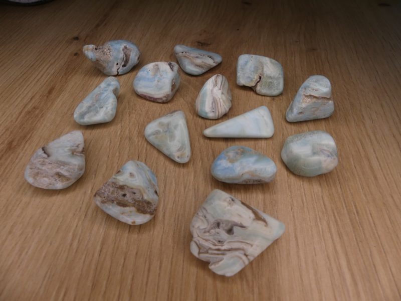 Pierre roulée en aragonite bleue | Boutique suisse de pierres & minéraux du monde