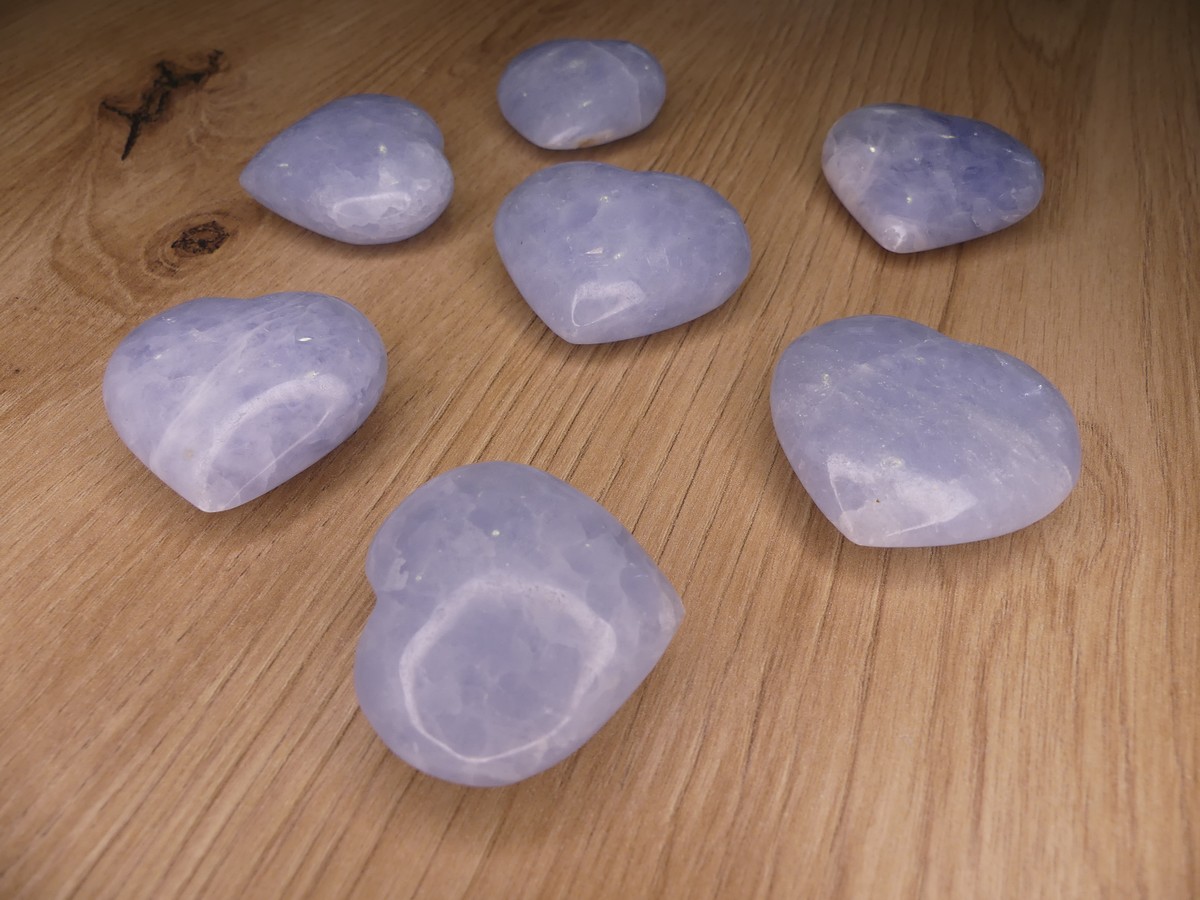 Provenance : Mexique Minéralogie : carbonate de calcium Dureté : 3 sur 10 Chakra : sacré Bienfait(s) spirituel(s) : confiance en soi Bienfait(s) sur l’âme : renforce le respect de soi et la confiance en ses propres facultés Bienfait(s) sur le mental : favorise l’optimisme sans quitter le terrain des réalités Purification : eau déminéralisée, fleur de vie Rechargement : quartz, soleil, fleur de vie Correspondance astrologique : Cancer, Lion