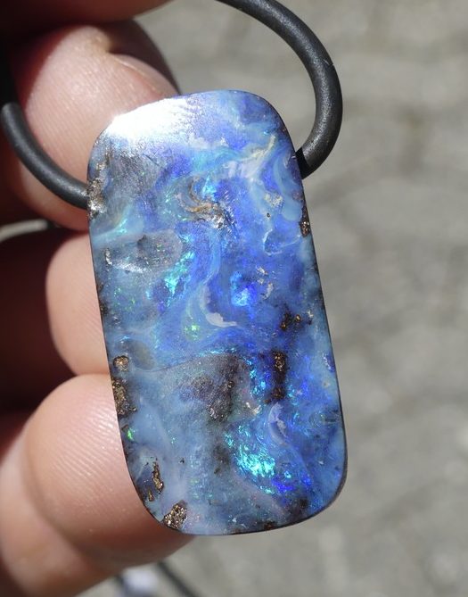 Pendentif en Opale boulder d'Australie - Boutique de pierres & lithothérapie en Suisse