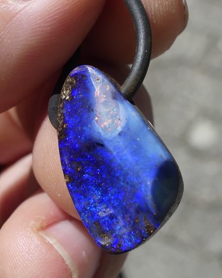 Pendentif en Opale boulder d'Australie - Boutique de pierres & lithothérapie en Suisse