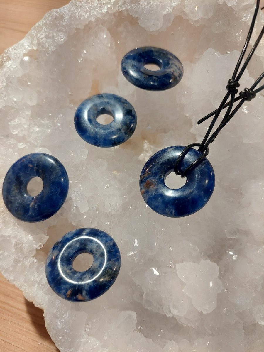 Pendentif donut en sodalite | Boutique Suisse La Geode