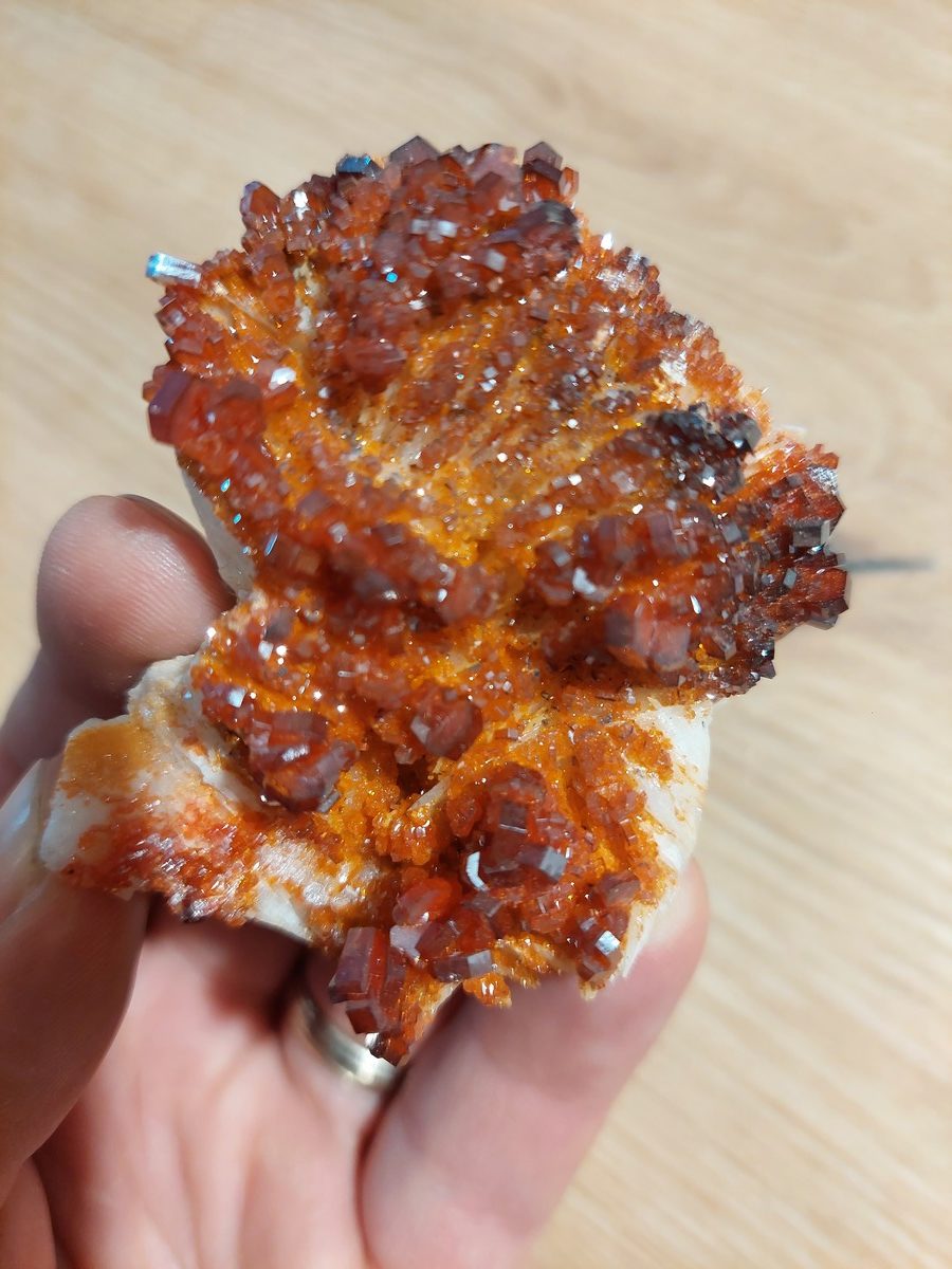 Pierre brute de vanadinite du Maroc | Boutique suisse de minéraux du monde & lithothérapie