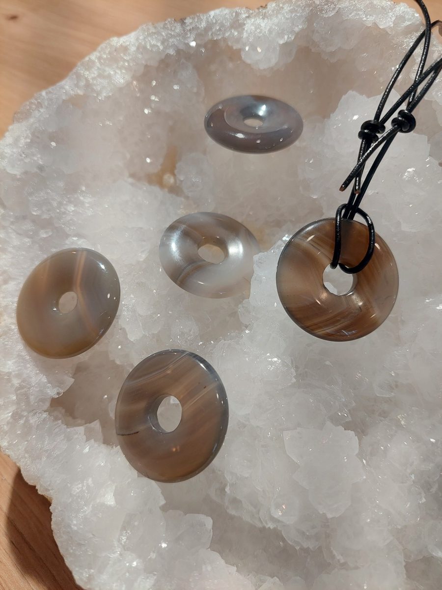 Pendentif donut en Agate grise bandée | Boutique Suisse La Geode