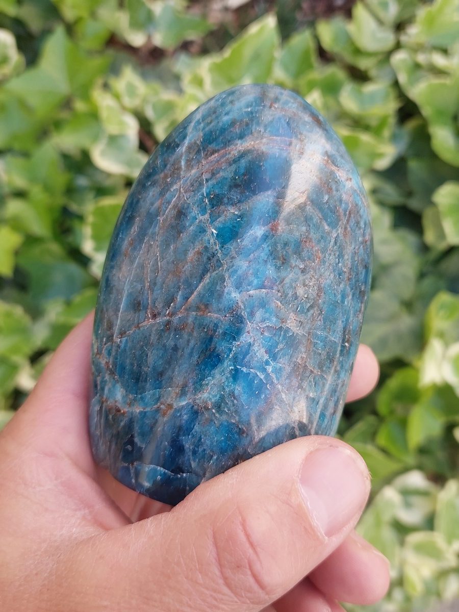 Menhir en Apatite bleue | Boutique de pierres et minéraux du monde lithothérapie