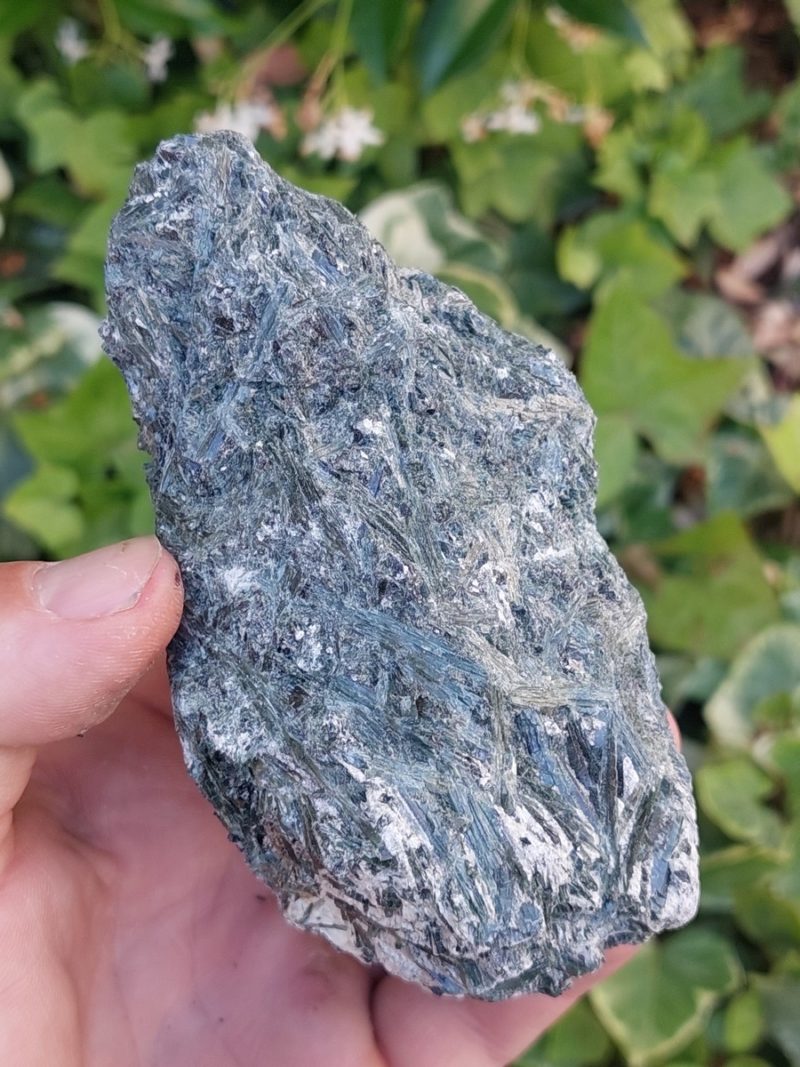 Actinolite Brute de Suisse, Boutique Suisse. Livraison rapide.