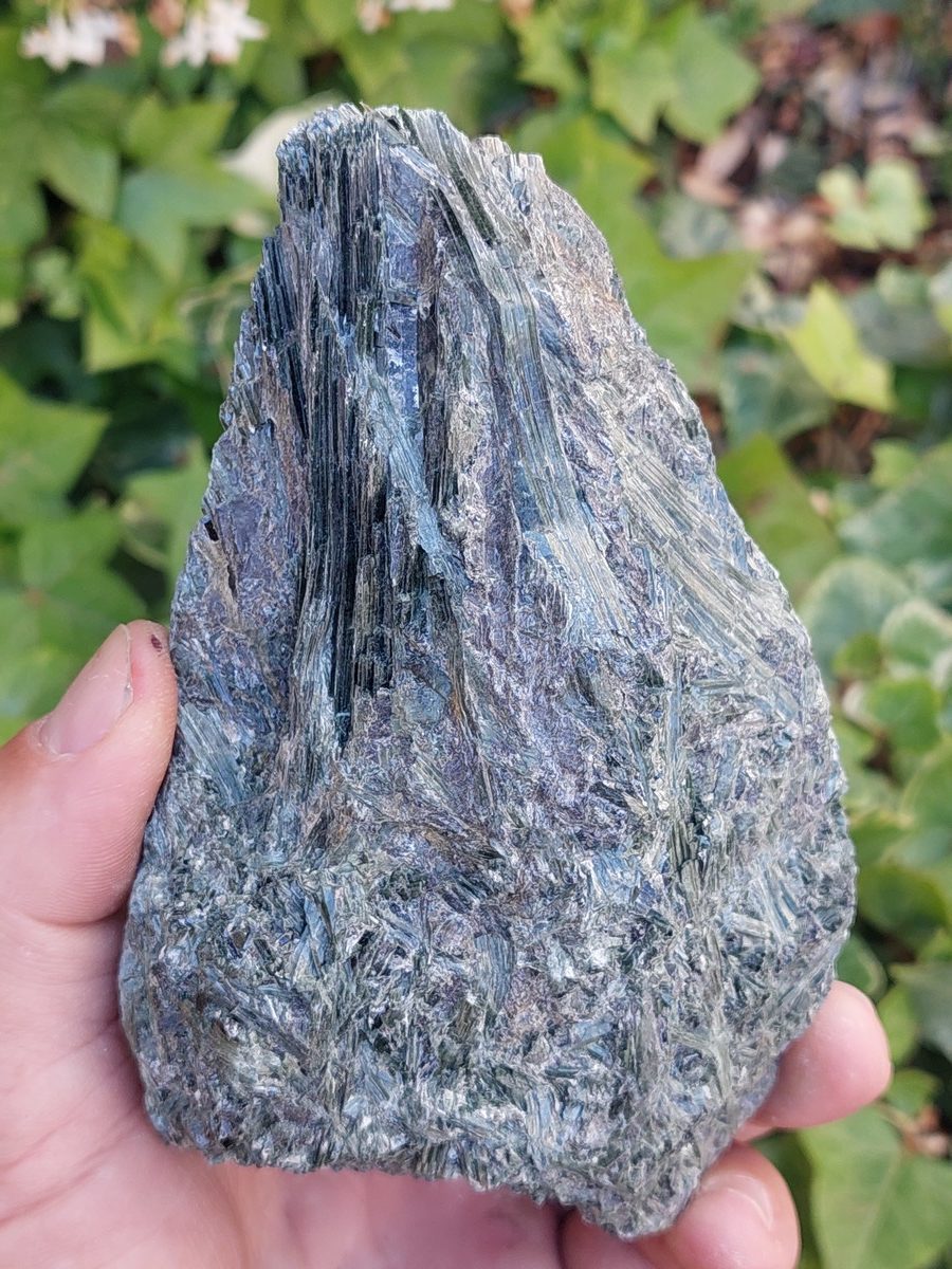 Actinolite Brute de Suisse, Boutique Suisse. Livraison rapide.