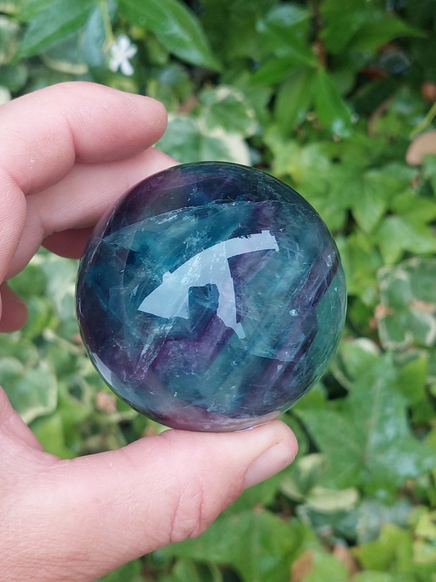 Sphère polie de Fluorite multicolore | Boutique suisse minéraux du monde et lithothérapie