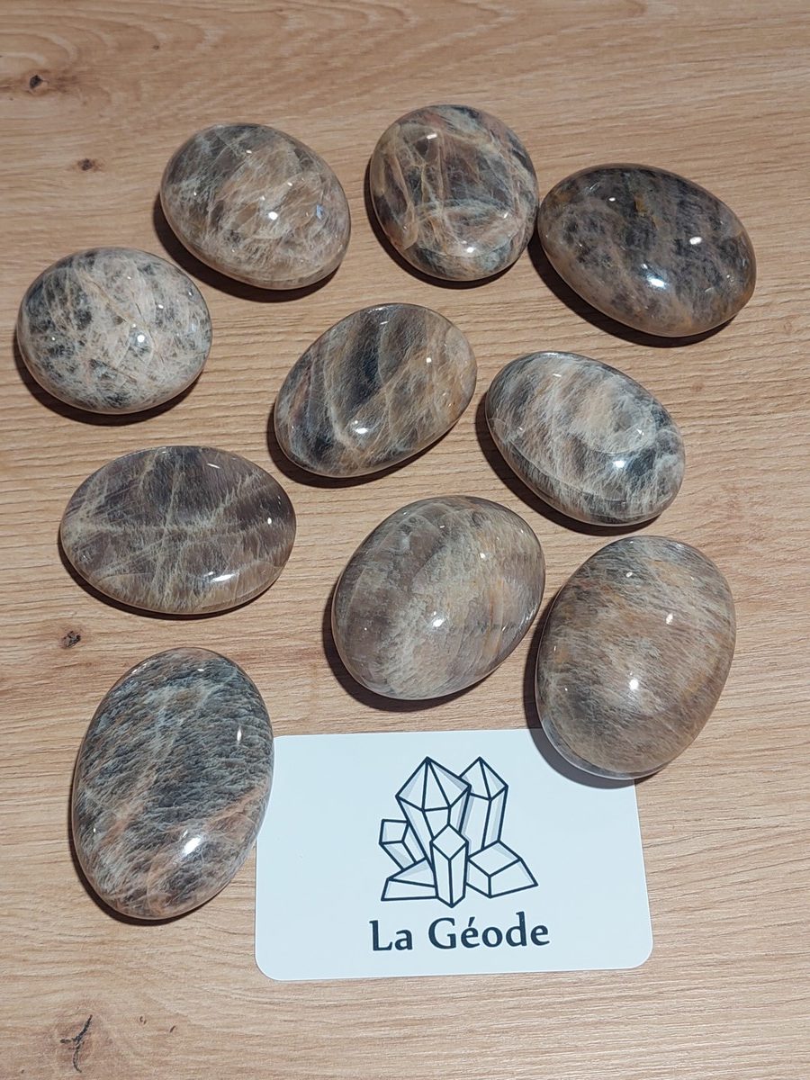 Grand galet en Pierre de Lune - Boutique de minéraux & lithothérapie suisse