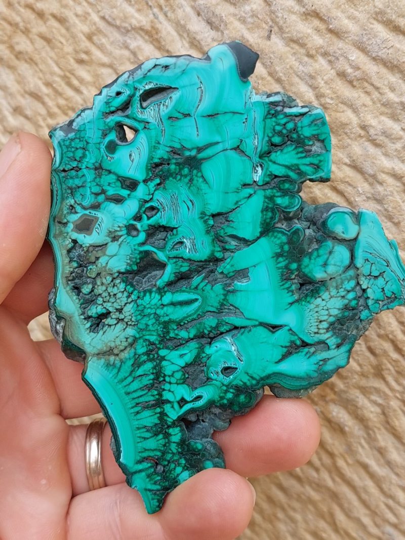 Découvrez notre magnifique sélection de Malachite et ses bienfaits en lithothérapie. Boutique Suisse. Livraison rapide. Commande en ligne.