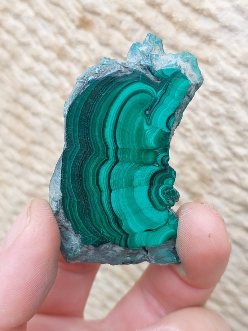 Découvrez notre magnifique sélection de Malachite et ses bienfaits en lithothérapie. Boutique Suisse. Livraison rapide. Commande en ligne.