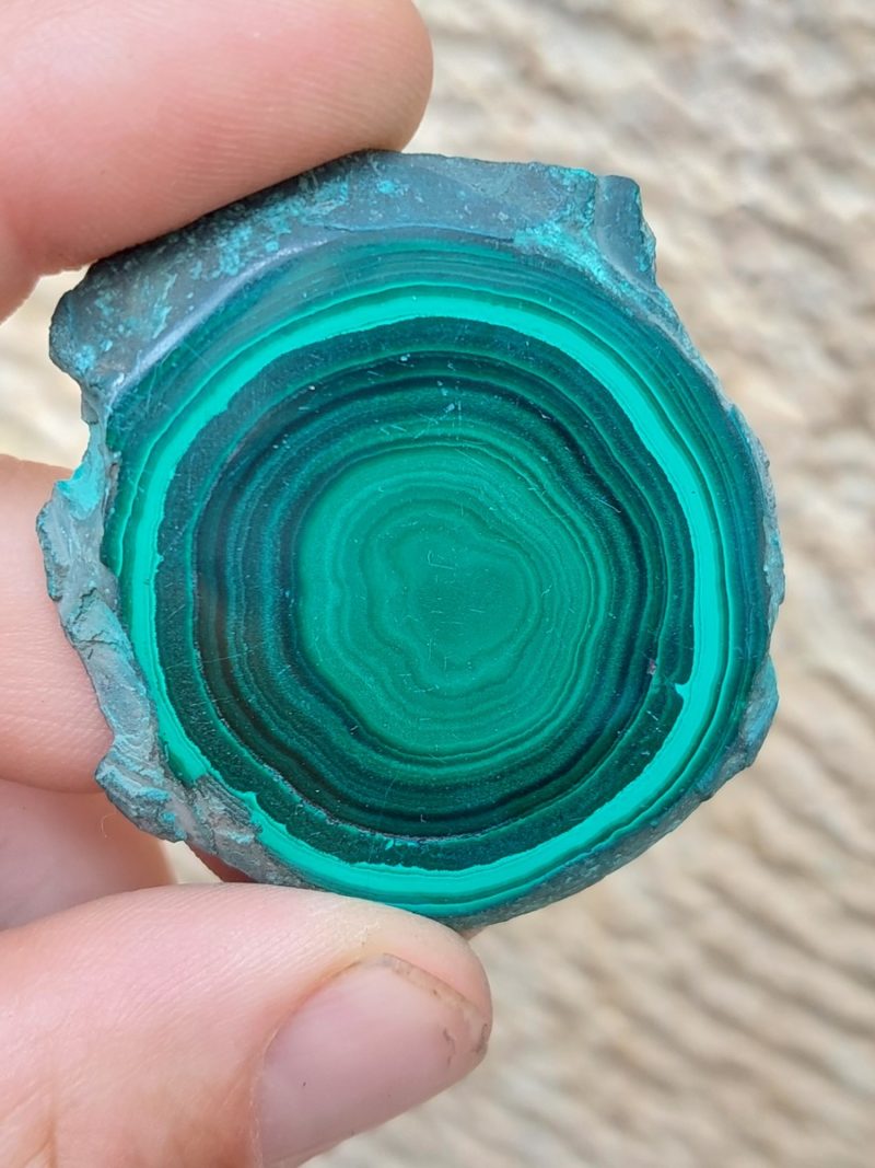 Découvrez notre magnifique sélection de Malachite et ses bienfaits en lithothérapie. Boutique Suisse. Livraison rapide. Commande en ligne.