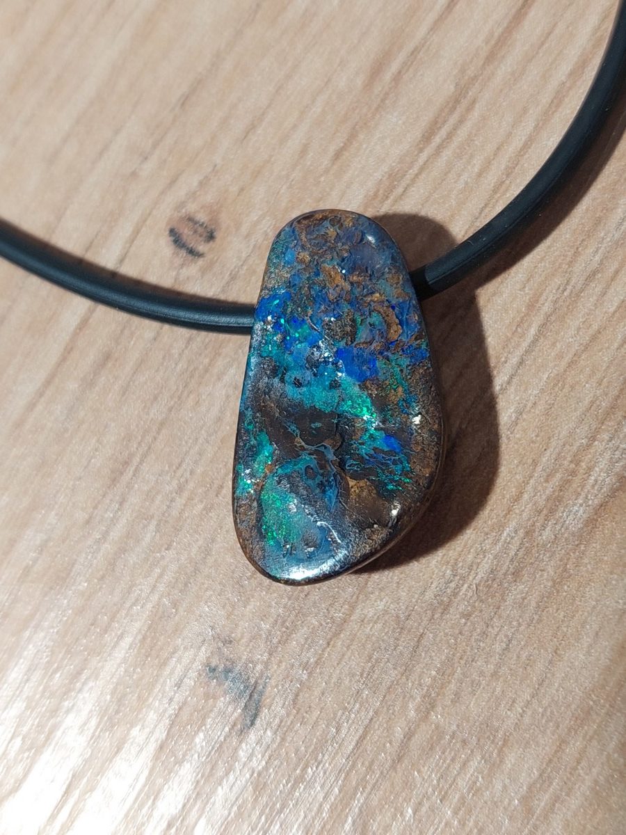 Pendentif en Opale boulder d'Australie - Boutique de pierres & lithothérapie en Suisse
