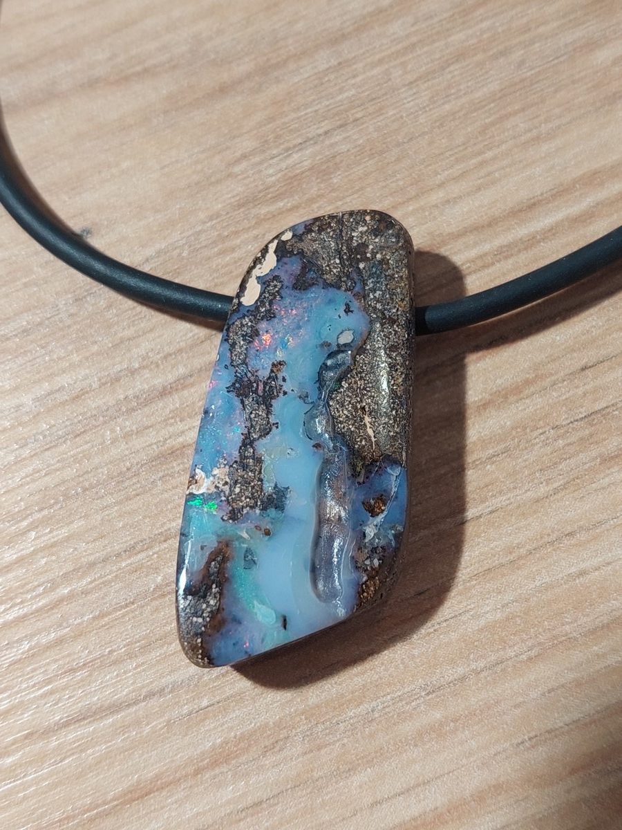 Pendentif en Opale boulder d'Australie - Boutique de pierres & lithothérapie en Suisse