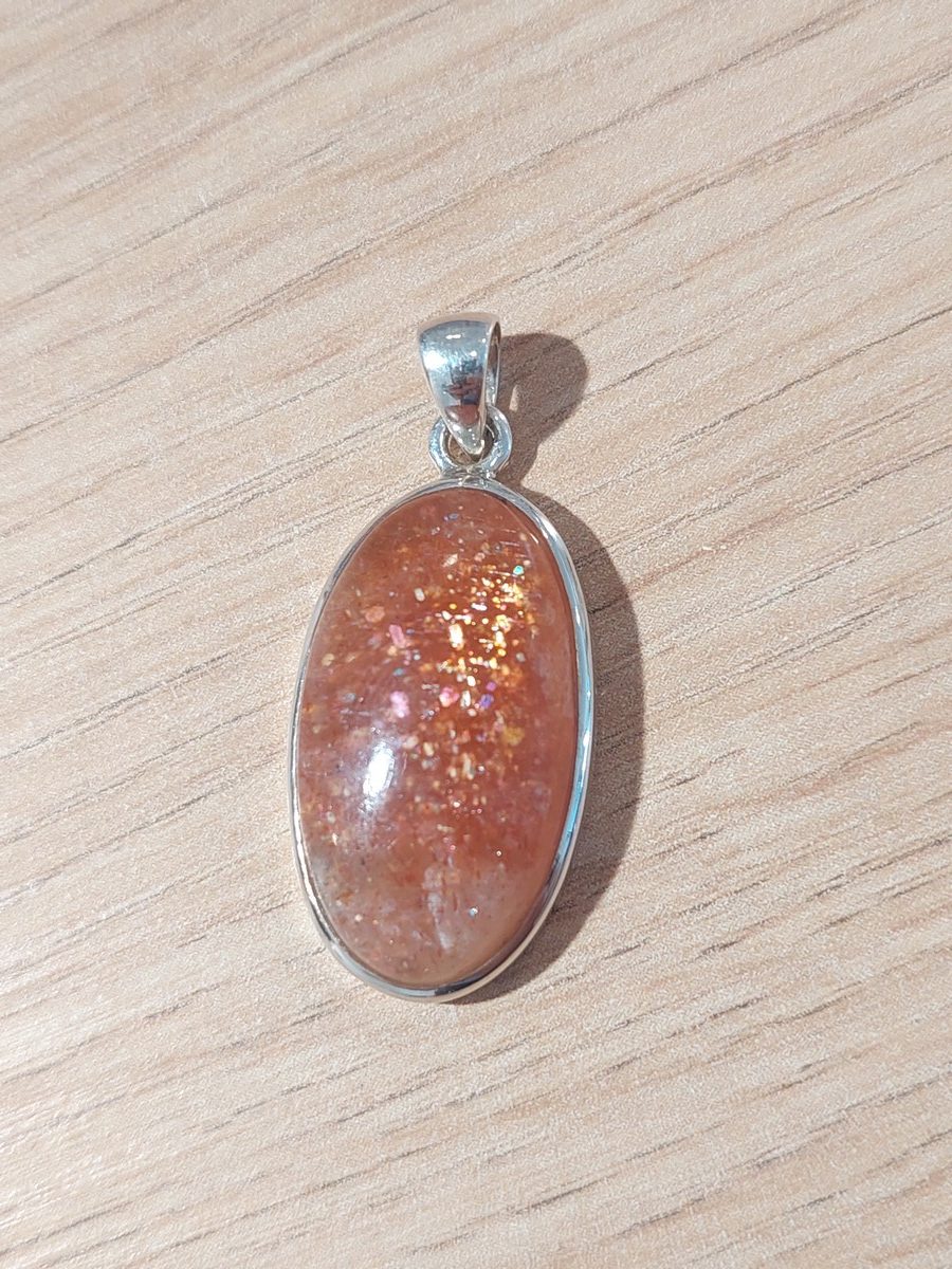 Pendentif en Pierre de Soleil et argent | Boutique Suisse La Géode