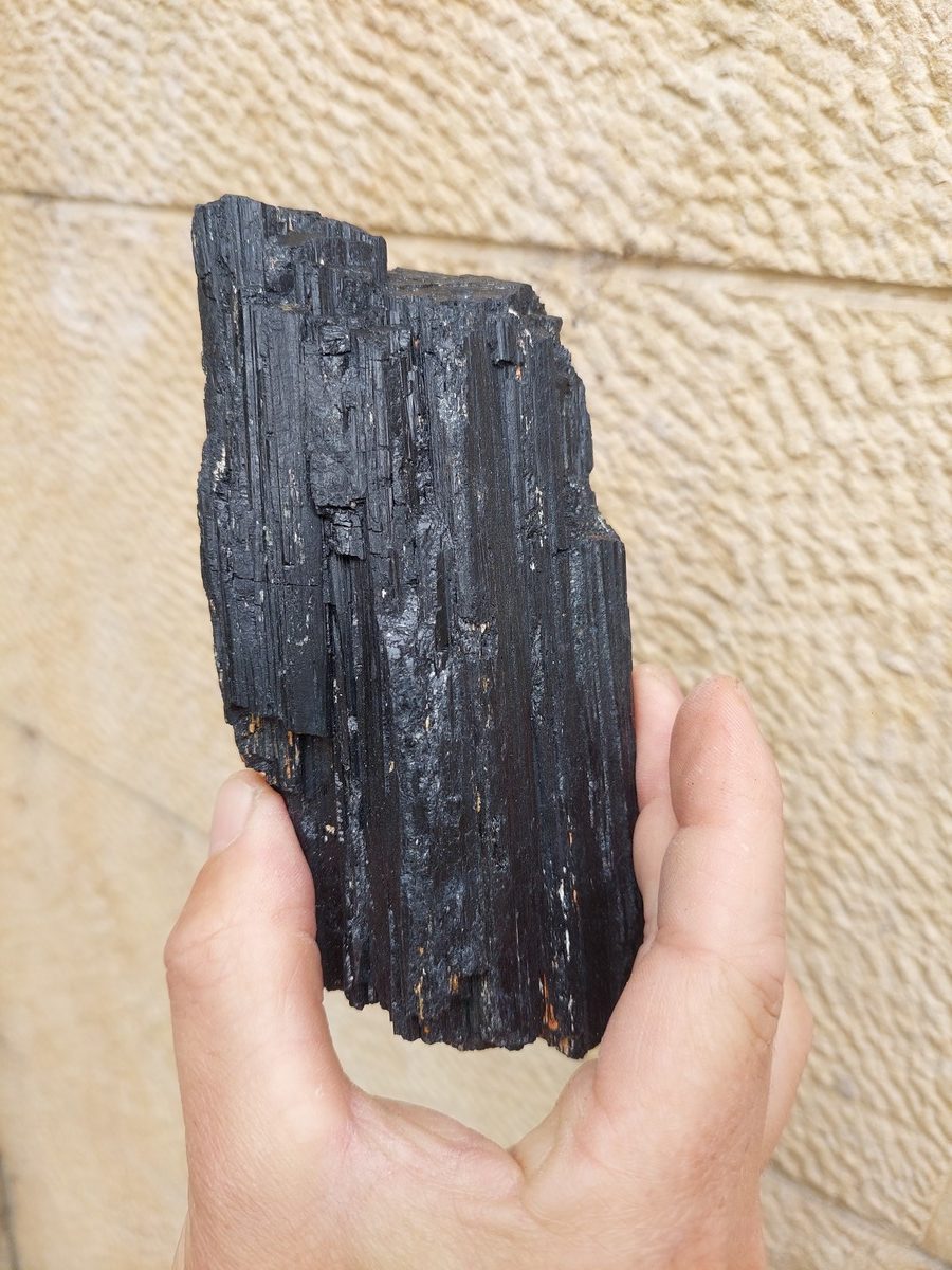 Tourmaline noire brute