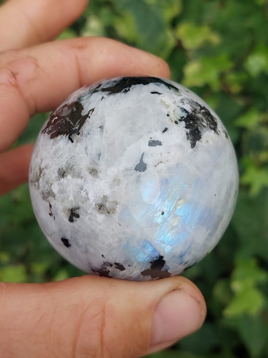 Sphère polie de Pierre de lune | Boutique Minéraux & Lithothérapie suisse