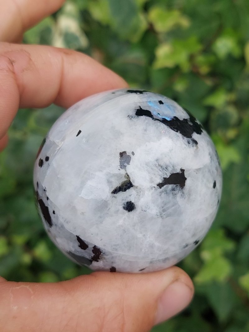 Sphère polie de Pierre de lune | Boutique Minéraux & Lithothérapie suisse