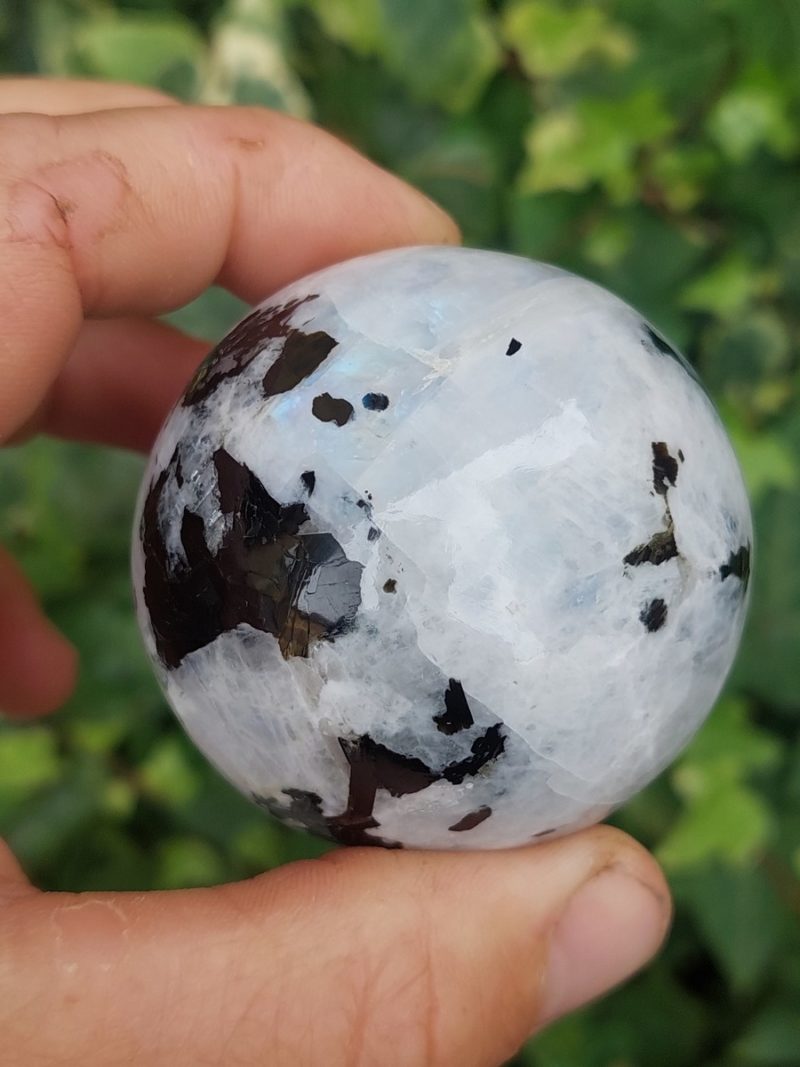 Sphère polie de Pierre de lune | Boutique Minéraux & Lithothérapie suisse