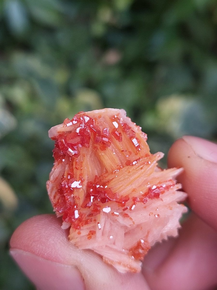 Pierre brute de vanadinite du Maroc | Boutique suisse de minéraux du monde & lithothérapie