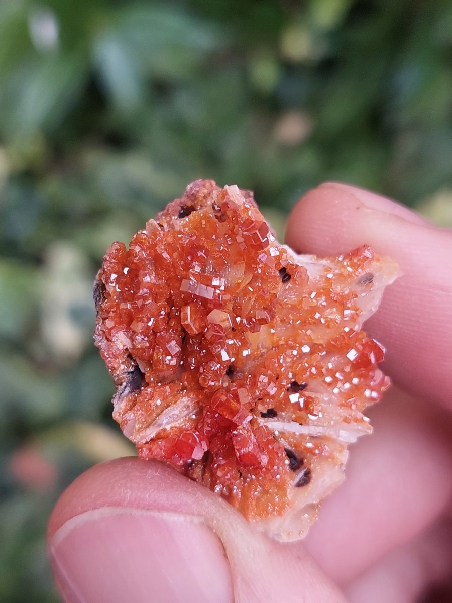 Pierre brute de vanadinite du Maroc | Boutique suisse de minéraux du monde & lithothérapie