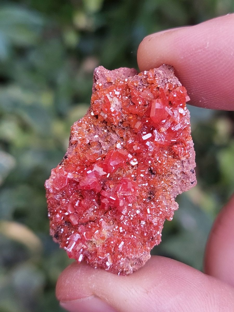 Pierre brute de vanadinite du Maroc | Boutique suisse de minéraux du monde & lithothérapie