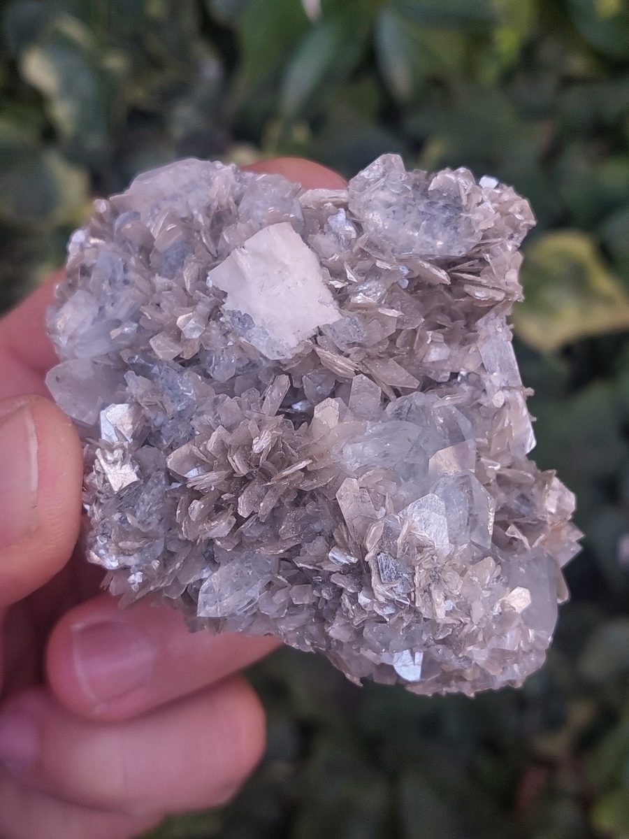 Aigue-Marine et Muscovite | Pierres de collection, Galets roulées, Bracelets, Lithothérapie – Boutique Suisse de Minéraux La Géode