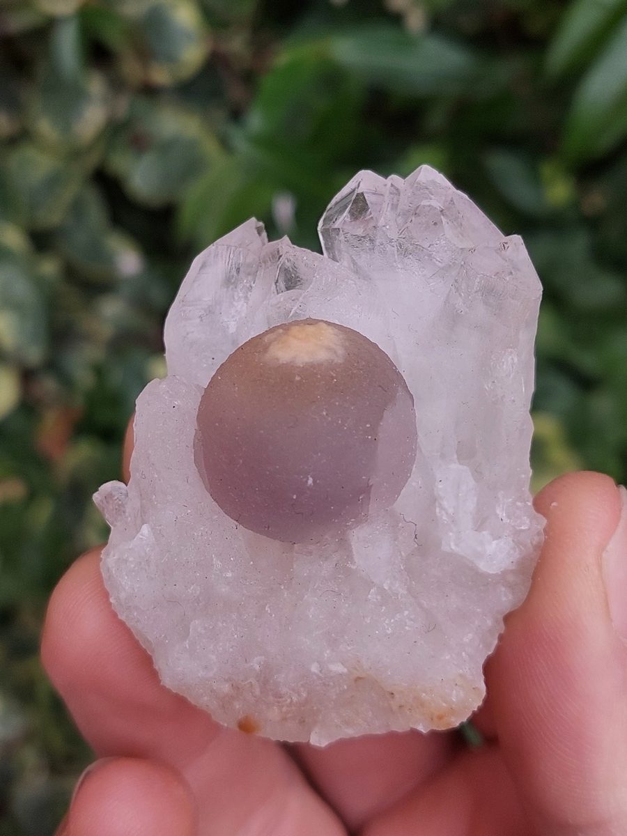 Fluorite sphérique brute sur gangue - Boutique de pierres & lithothérapie en Suisse