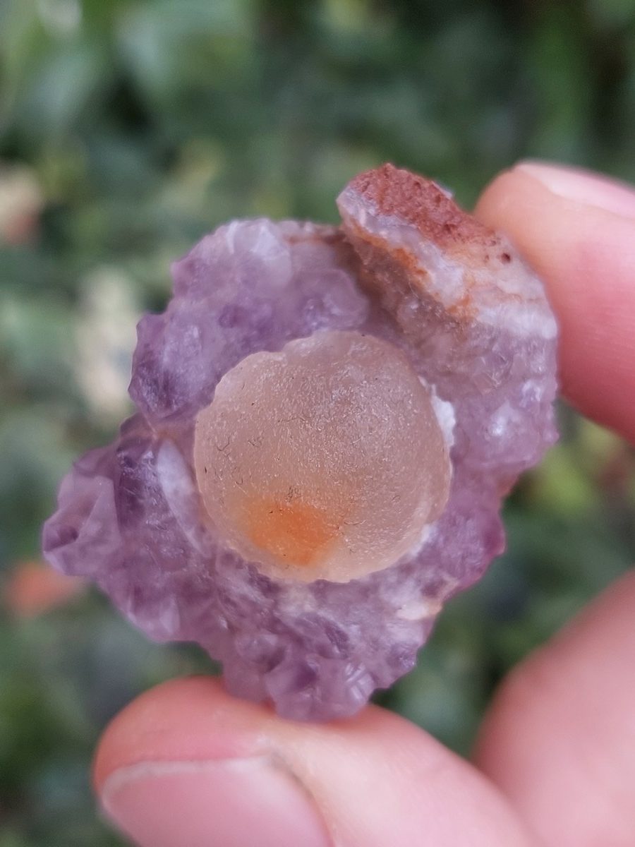 Fluorite sphérique brute sur gangue - Boutique de pierres & lithothérapie en Suisse