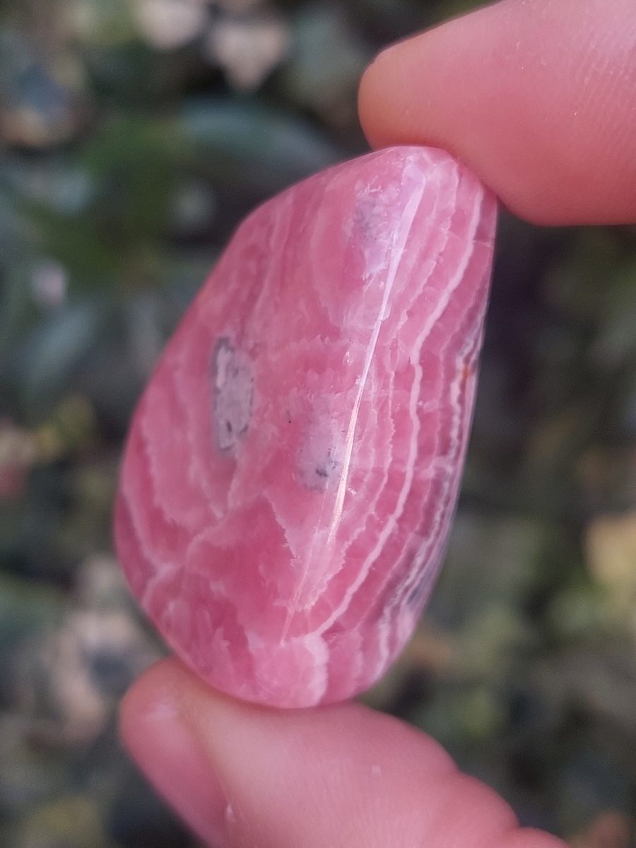 Découvrez notre magnifique sélection de Rhodochrosite. Boutique Suisse. Livraison rapide. Commande en ligne.