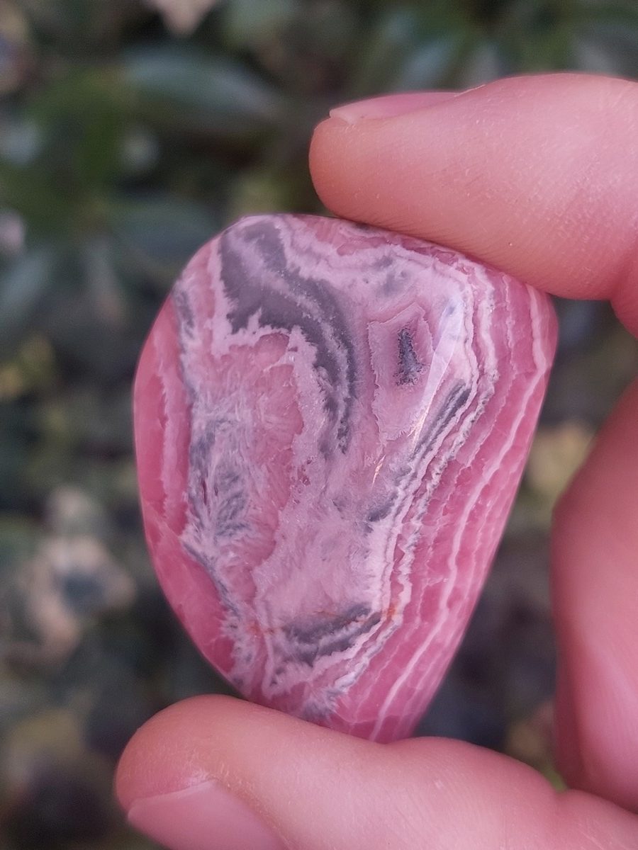 Découvrez notre magnifique sélection de Rhodochrosite. Boutique Suisse. Livraison rapide. Commande en ligne.