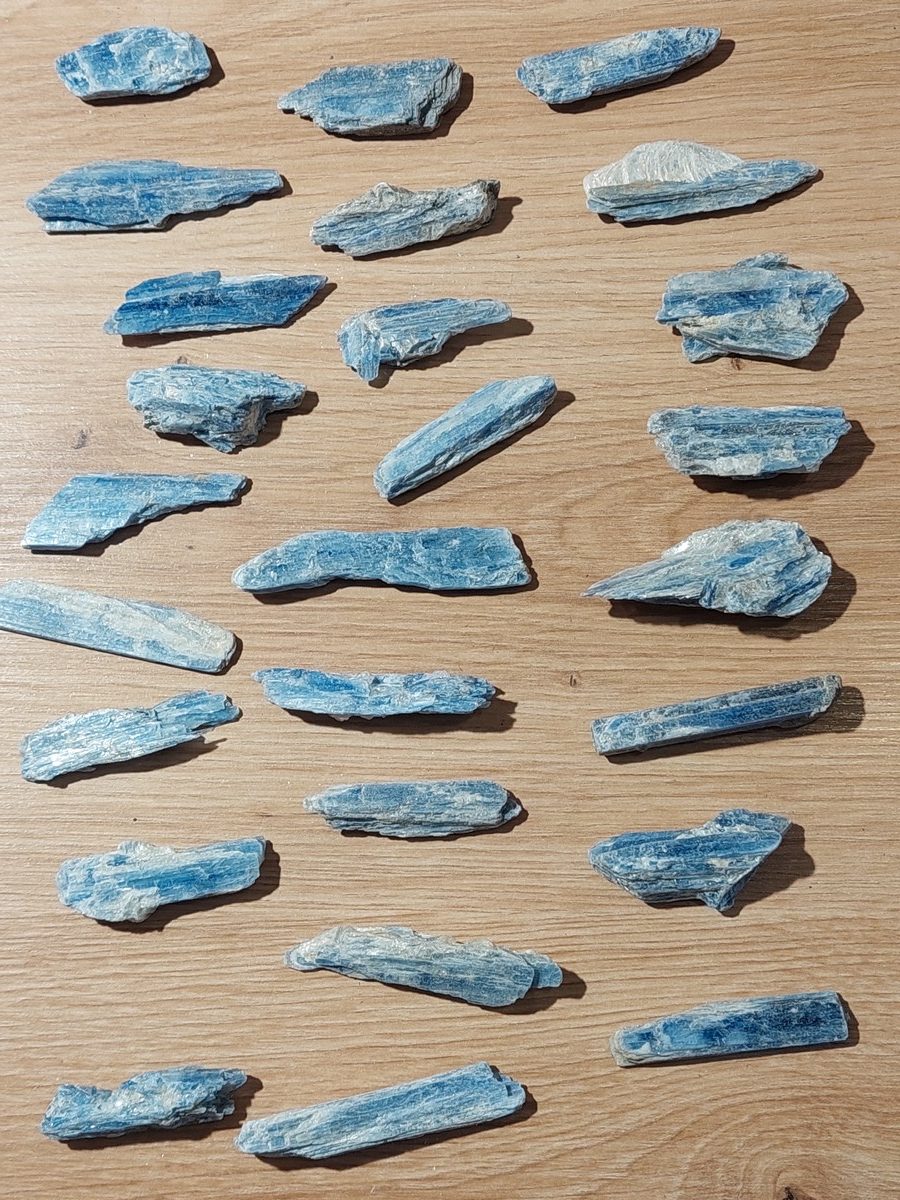 Pierre Disthène brute du Brésil | Magasin minéraux du monde et lithothérapie