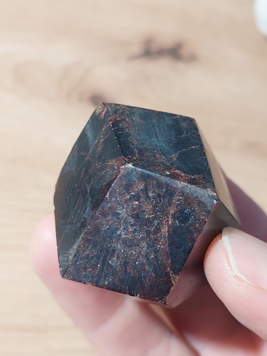 Grenat almandin polis| Boutique suisse Lithothérapie & minéraux du monde