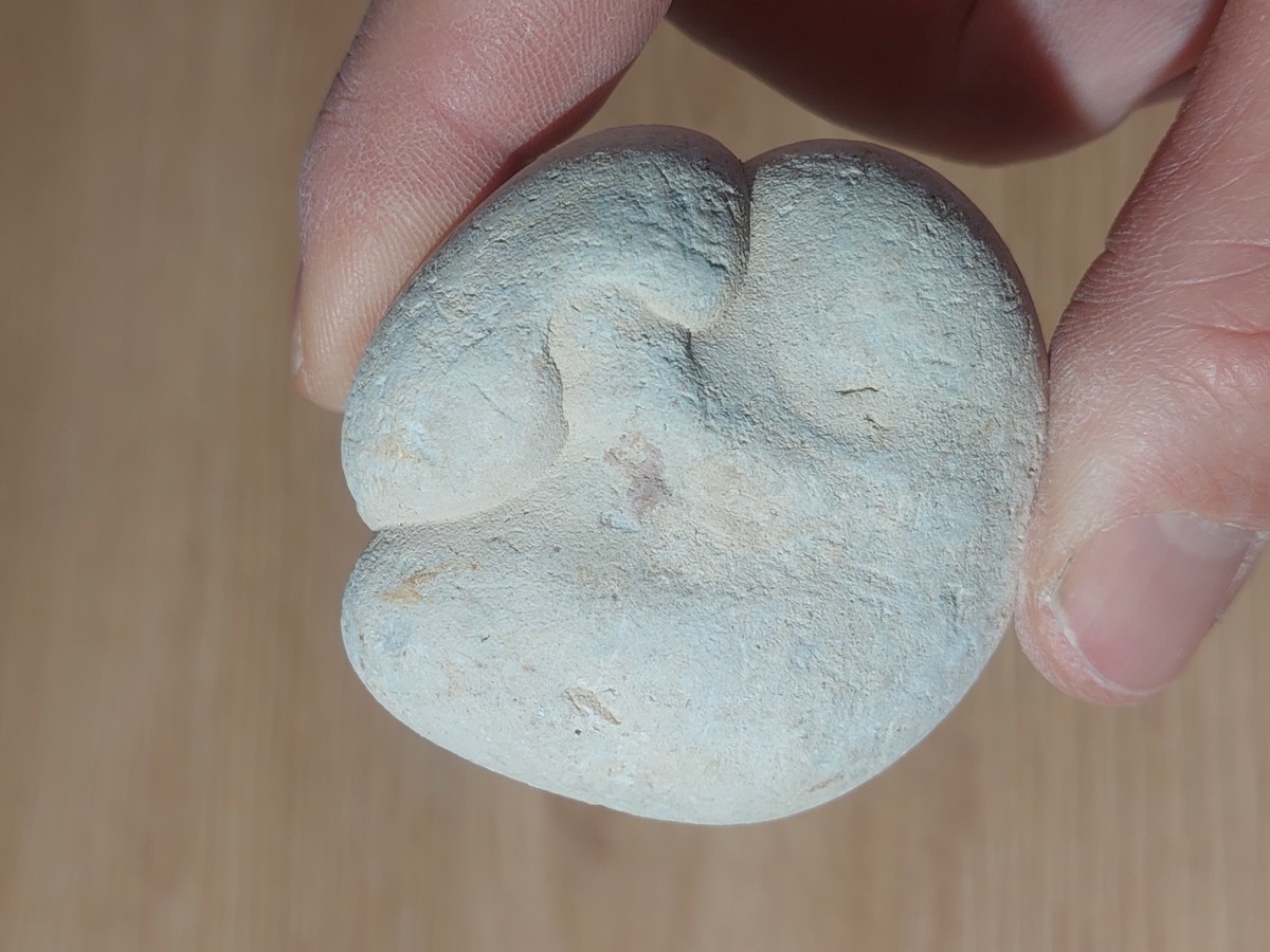 Pierre des Fées Opale Ménilite - Boutique de minéraux & lithothérapie suisse