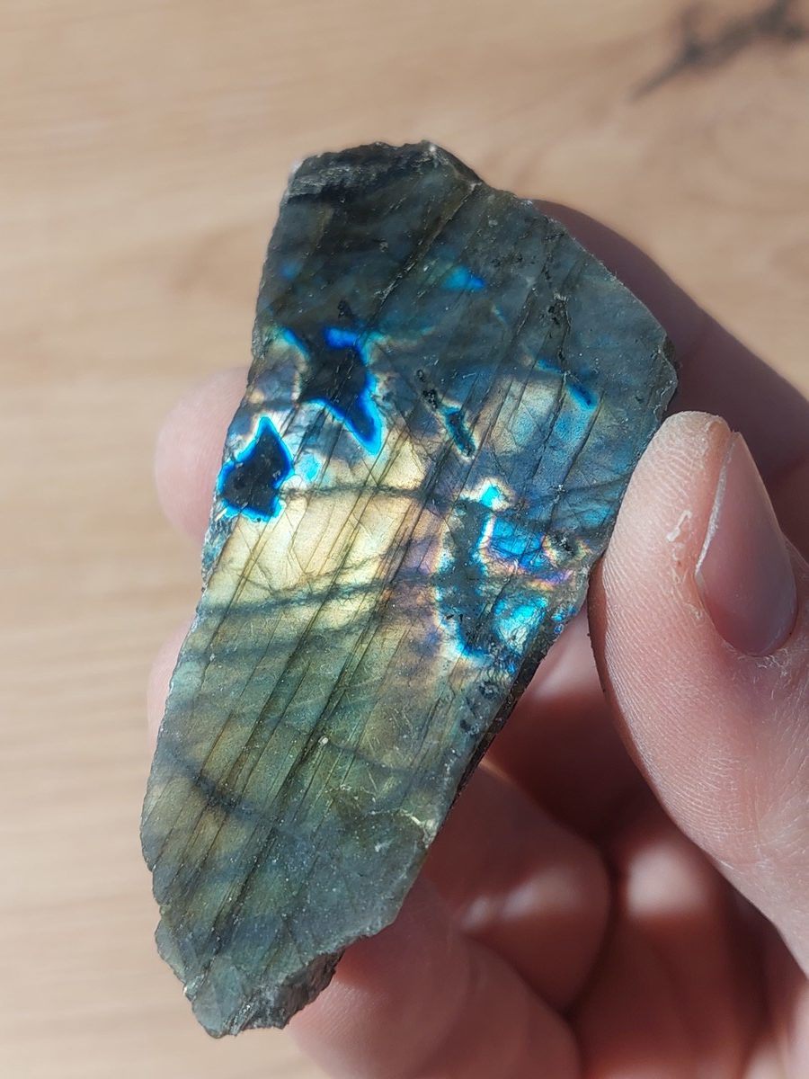Labradorite 1 face polie de Madagascar | Boutique suisse de minéraux du monde