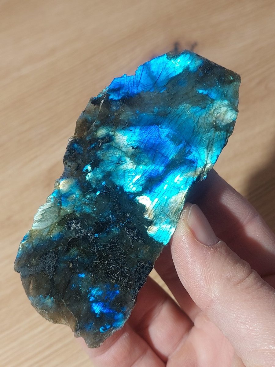 Labradorite 1 face polie de Madagascar | Boutique suisse de minéraux du monde