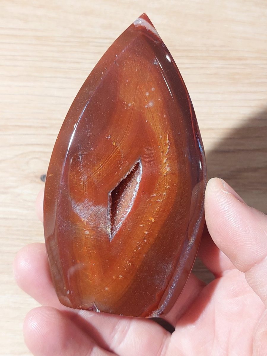 Flamme en Cornaline de Madagascar - Boutique de minéraux & lithothérapie suisse