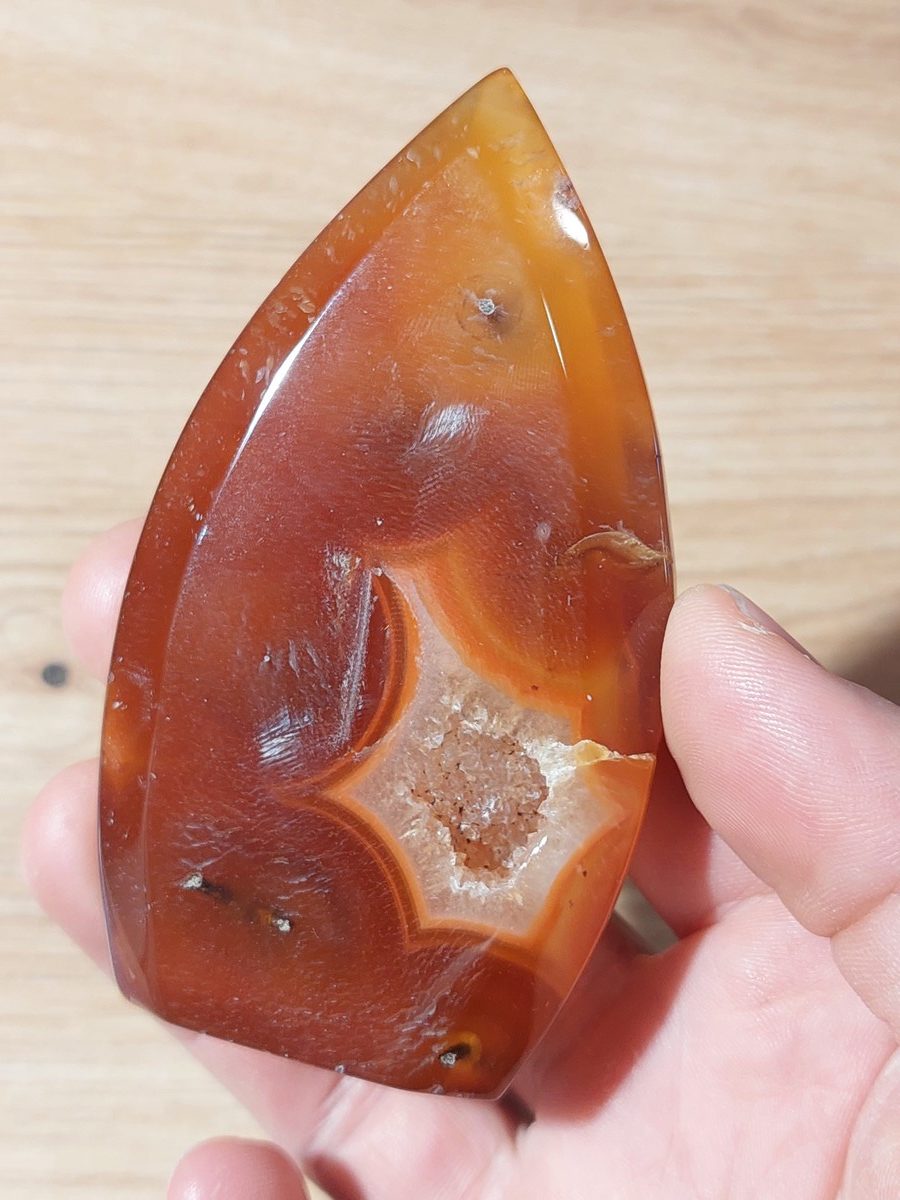 Flamme en Cornaline de Madagascar - Boutique de minéraux & lithothérapie suisse