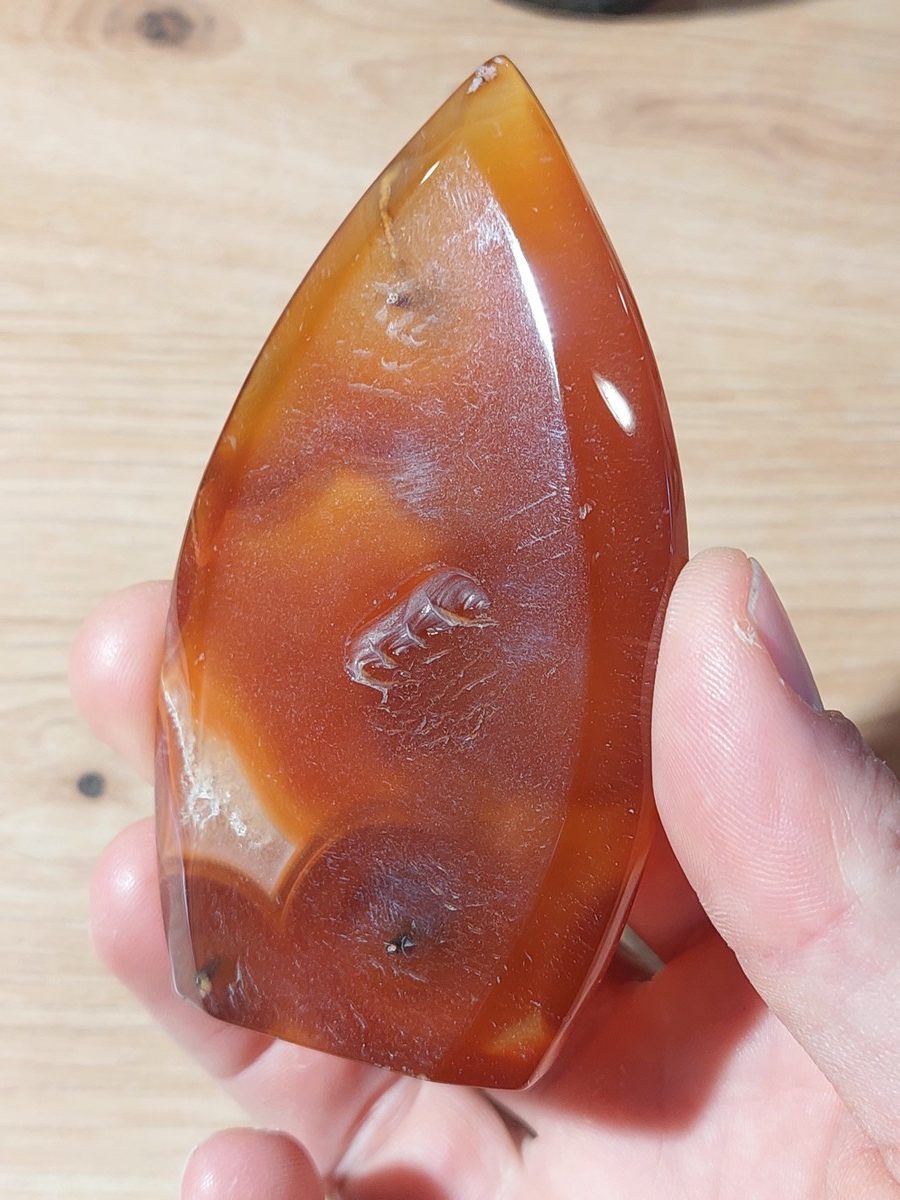 Flamme en Cornaline de Madagascar - Boutique de minéraux & lithothérapie suisse