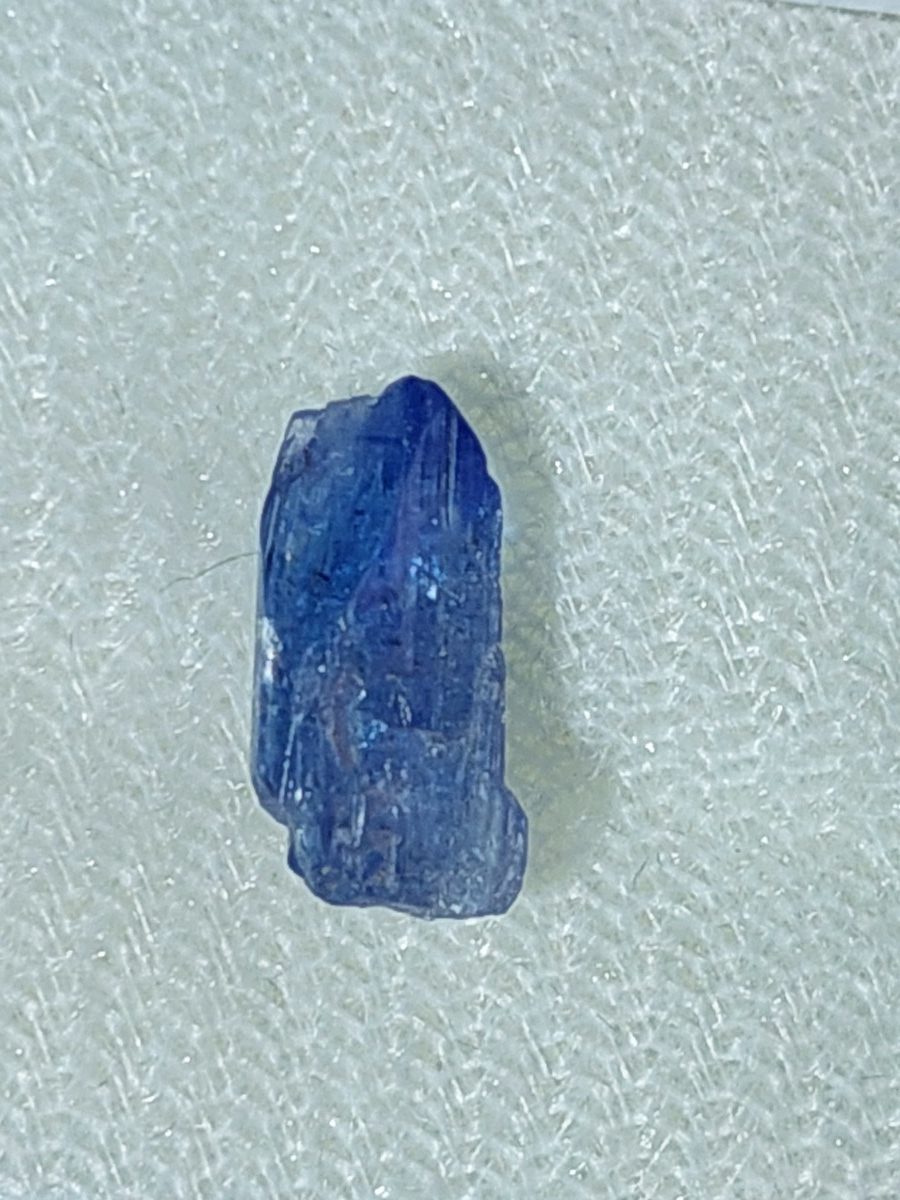 Cristaux de Tanzanite brute | Boutique de minéraux du monde