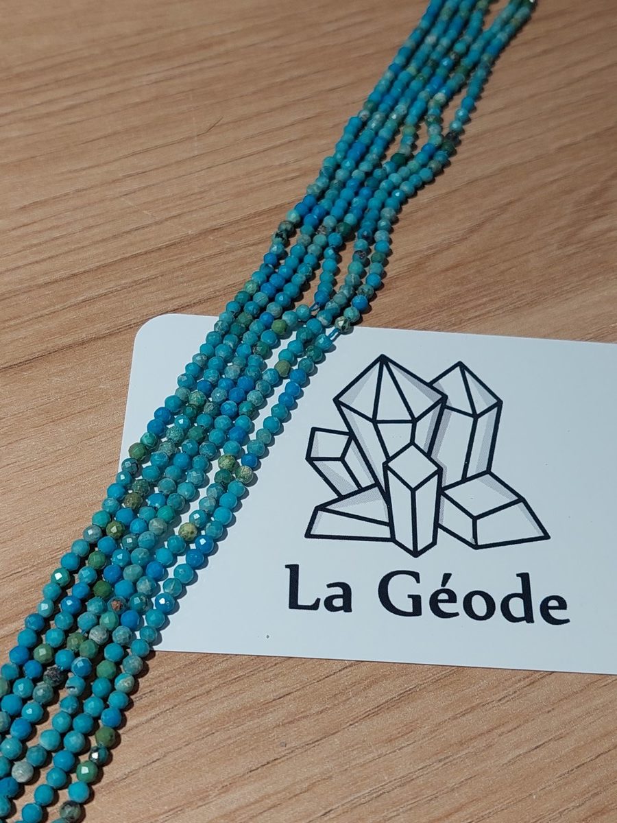 Fil de perles facettées en Turquoise du Tibet 2 mm | Boutique suisse de pierres du monde & lithothérapie