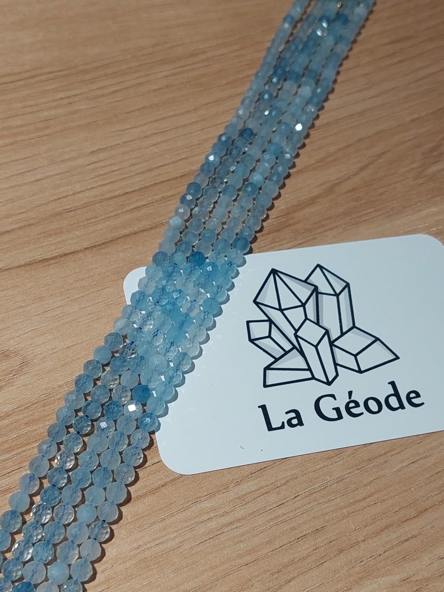 Fil de perles facettées en Aigue-marine 4 mm | Boutique suisse de pierres du monde & lithothérapie